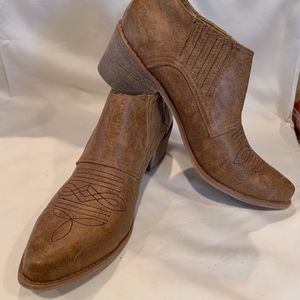 Coconut Western Ankle Booties - Size 11